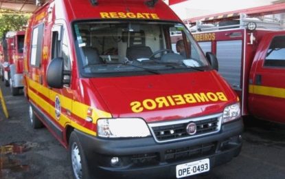 ACIDENTE NA BR 265, ENVOLVE 02 VEÍCULOS E MOTOCICLISTA BATE NOS CARROS ACIDENTADOS