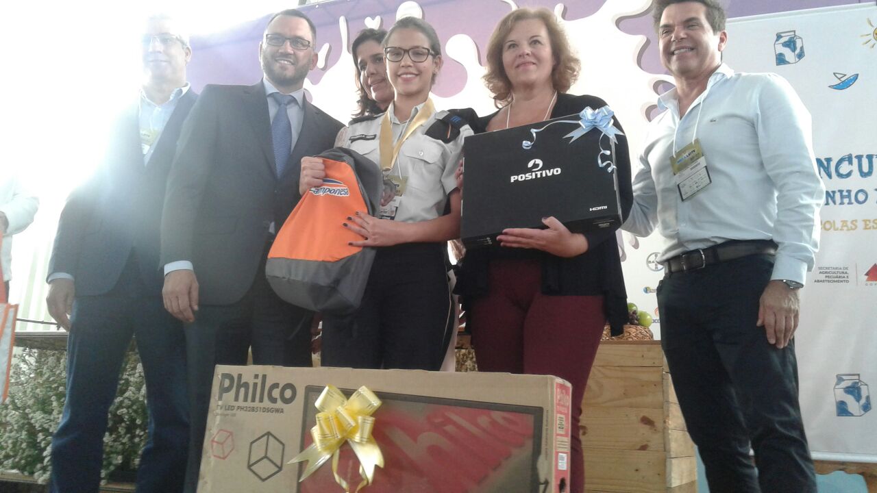 Aluna do CTPM de Barbacena, 1ª colocada no Concurso de Redação, recebe premiação em Belo Horizonte