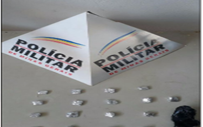 Pinos de cocaína apreendidos em residência