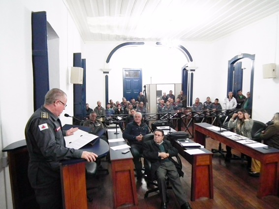 BOMBEIROS SÃO HOMENAGEADOS EM SOLENIDADE NA CÂMARA MUNICIPAL