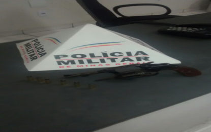 Homem encontra arma jogada ao solo e aciona a PM