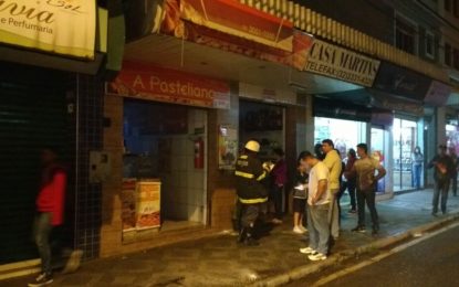 PRINCÍPIO DE INCÊNDIO ATINGE PASTELARIA NO CENTRO DE BARBACENA