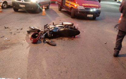 HOMEM MORRE EM COLISÃO ENTRE MOTO E CAMINHÃO