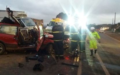 DOIS  FERIDOS EM COLISÃO CONTRA BARRANCO