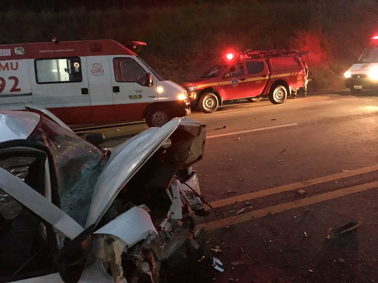 QUATRO FERIDOS EM ACIDENTE NA BR 383