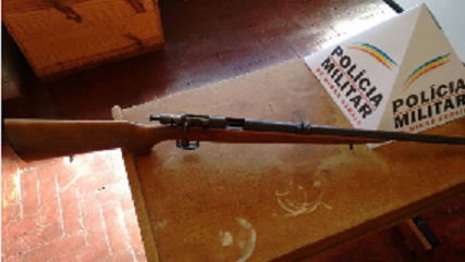 Arma de fogo é apreendida no bairro Santo Antônio