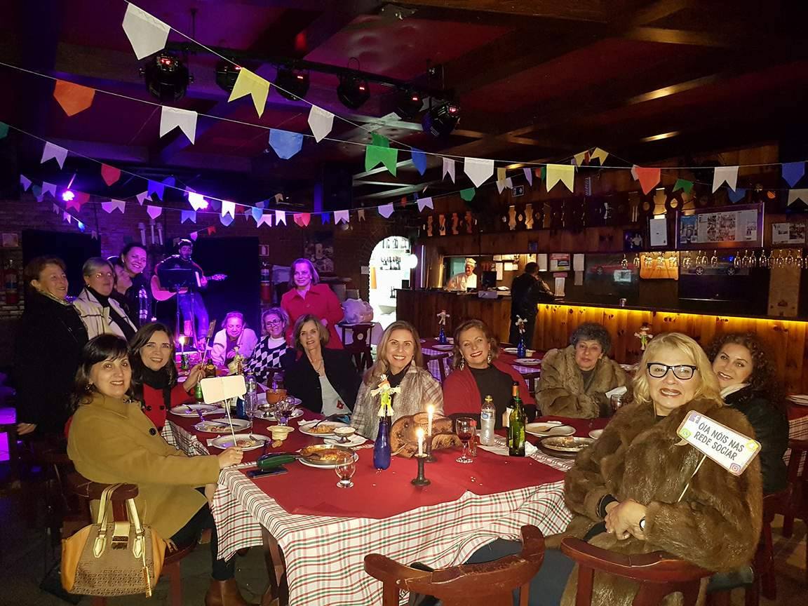 Amigas do Facebook … Diversão e Solidariedade: