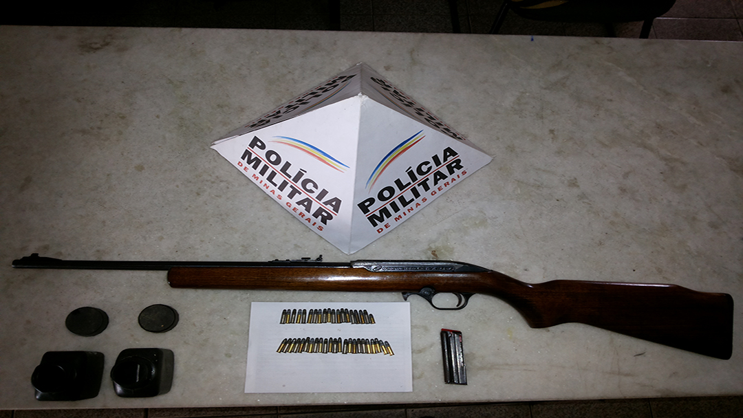 PMR aprende arma de fogo na MG 135 em Antônio Carlos