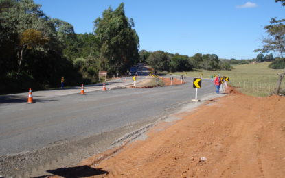DEER realiza manutenção em bueiro na MG 167