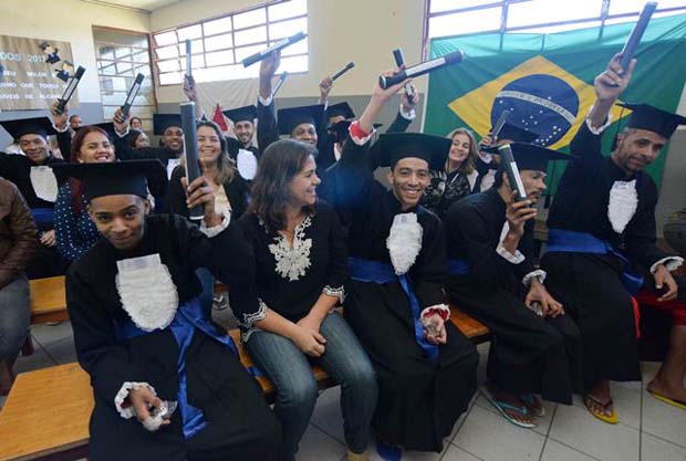 Detentos de Vespasiano concluem o Ensino Fundamental na Escola Estadual Herbert José de Souza
