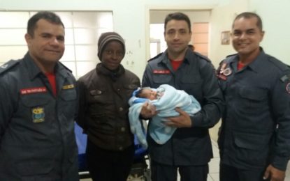 BOMBEIROS REALIZAM PARTO NA MADRUGADA FRIA DE BARBACENA MG