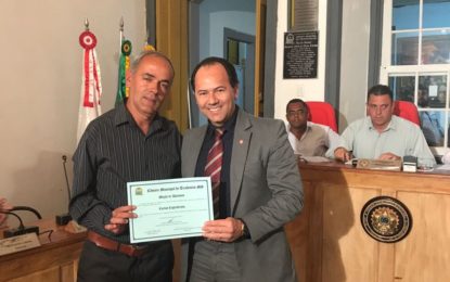 CÂMARA DE VEREADORES DE TIRADENTES CONCEDE MOÇÃO DE APLAUSO  A POLICIAIS CIVIS