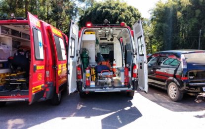 CRIANÇA FICA PRENSADA EM VIDRO DE VEÍCULO / BAIRRO PIO Xll , NA CIDADE DE ALFREDO VASCONCELOS