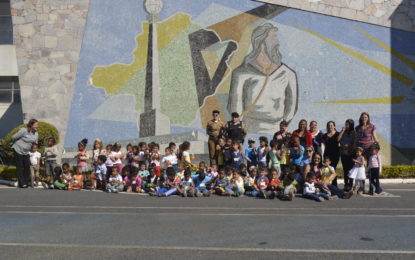 Alunos visitam 9º BPM e prestam homenagem pelo Dia do Soldado
