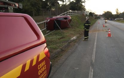 CAPOTAMENTO DEIXA MULHER FERIDA NO BAIRRO GIGANTE EM LAFAIETE