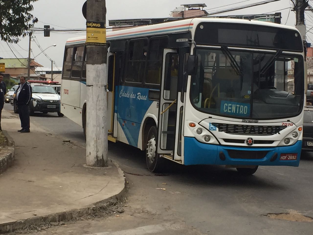 IDOSO TEM A PERNA DILACERADA POR ÔNIBUS