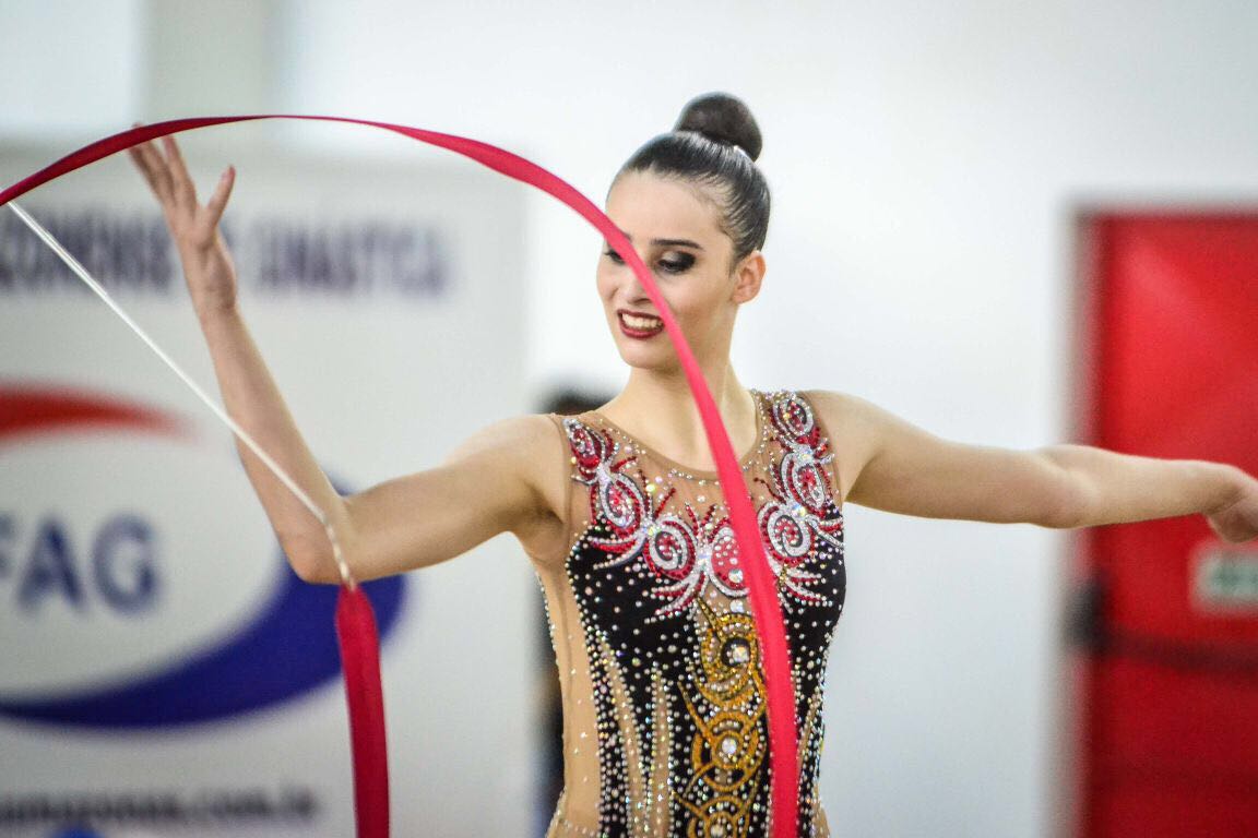 Ginasta beneficiada pelo Bolsa Atleta é campeã brasileira de ginástica rítmica em Manaus