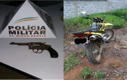 Motocicleta furtada é localizada e menor apreendido por porte ilegal de arma de fogo
