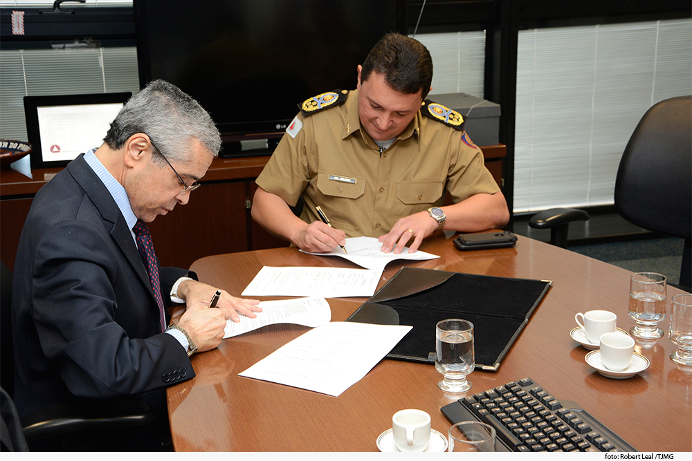 TJMG E POLÍCIA MILITAR RENOVAM CONVÊNIO