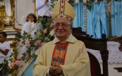 ARCEBISPO DE MARIANA VISITA HOSPITAL IBIAPABA CEBAMS E REPETE CENA HISTÓRICA DE 50 ANOS ATRÁS