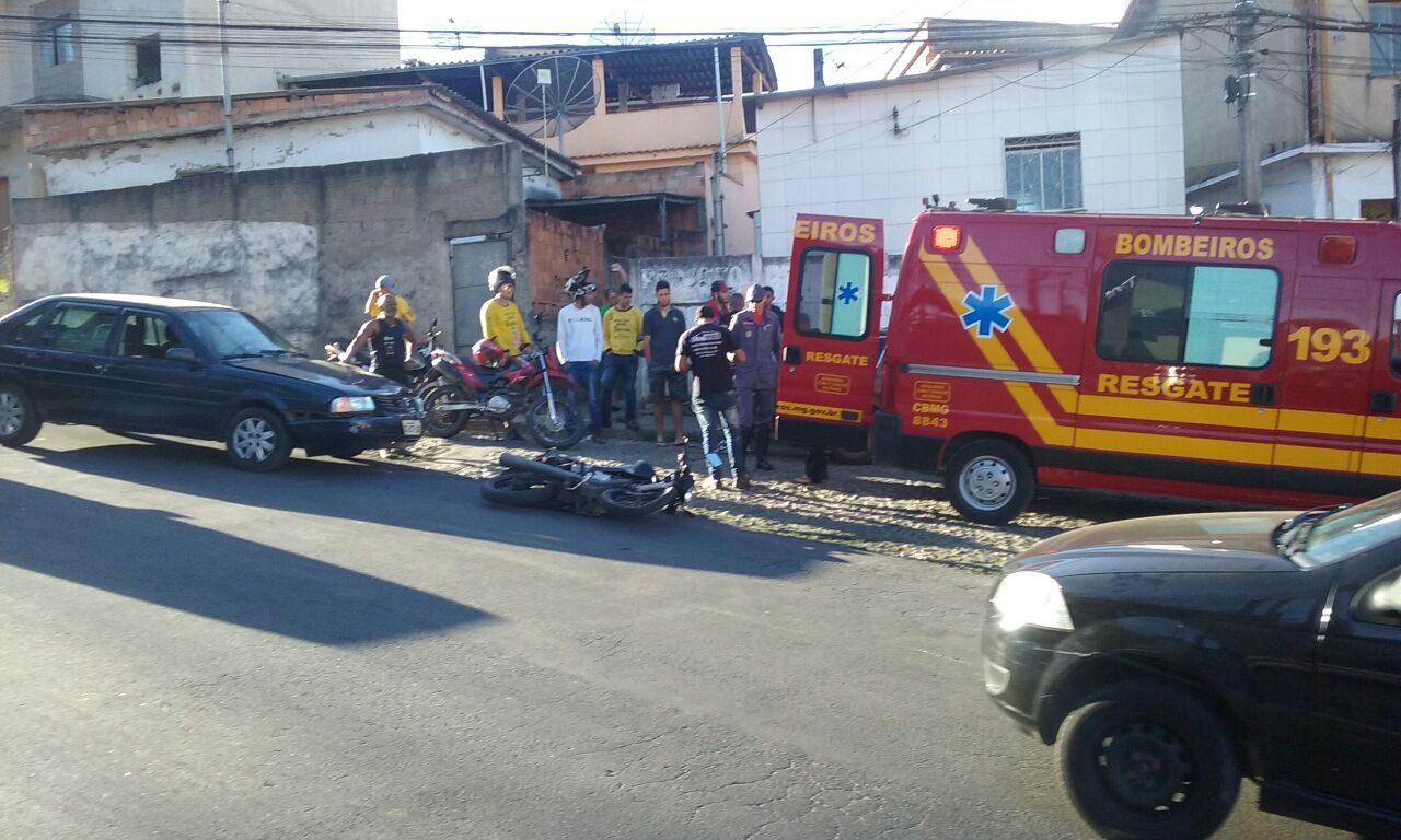 MOTOCICLISTA FICA FERIDO EM COLISÃO NA AV. PEREIRA TEIXEIRA BAIRRO DOS FUNCIONÁRIOS