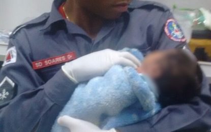 BOMBEIROS,POR TELEFONE,”SALVAM BEBÊ ENGASGADO”