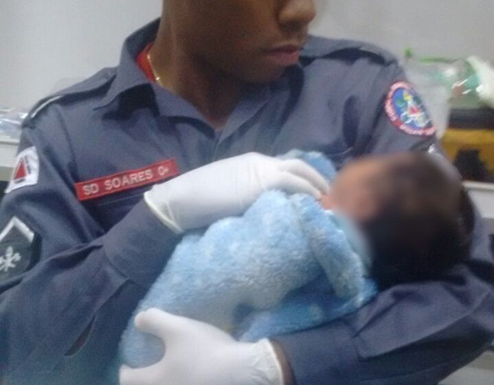 BOMBEIROS,POR TELEFONE,”SALVAM BEBÊ ENGASGADO”