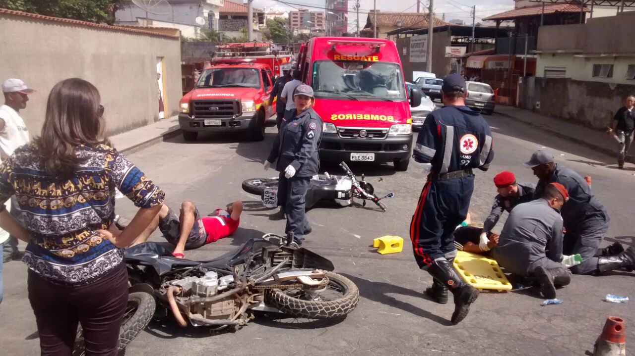 COLISÃO ENTRE DUAS MOTOS DEIXA 03 FERIDOS EM BARBACENA