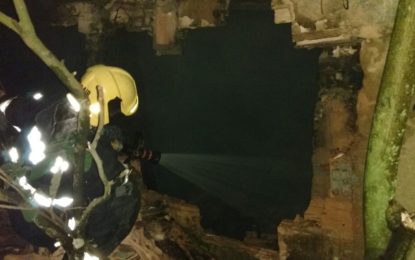 INCÊNDIO ATINGE PORÃO DE  RESIDÊNCIA NO BAIRRO MONSENHOR MÁRIO QUINTÃO EM BARBACENA