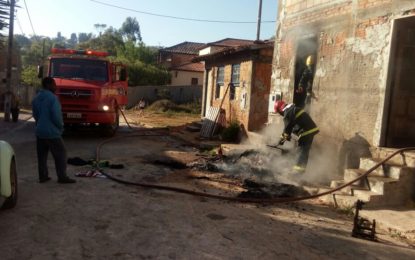 INCÊNDIO EM VEGETAÇÃO DESTRÓI VEÍCULOS E BARRACÃO