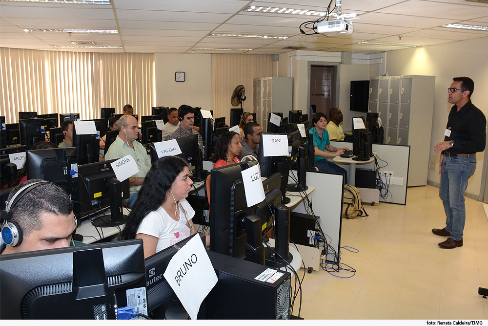 TJMG PROMOVE TREINAMENTO PARA DEFICIENTES VISUAIS
