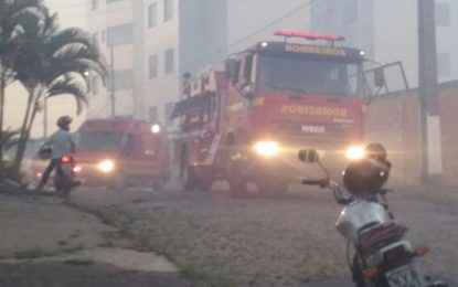 INCÊNDIO EM VEGETAÇÃO ATINGE RESIDÊNCIA