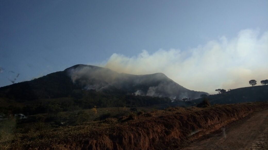 INCENDIO DESTRÓI IMENSA ÁREA NA REGIÃO DE SÃO VICENTE DE MINAS