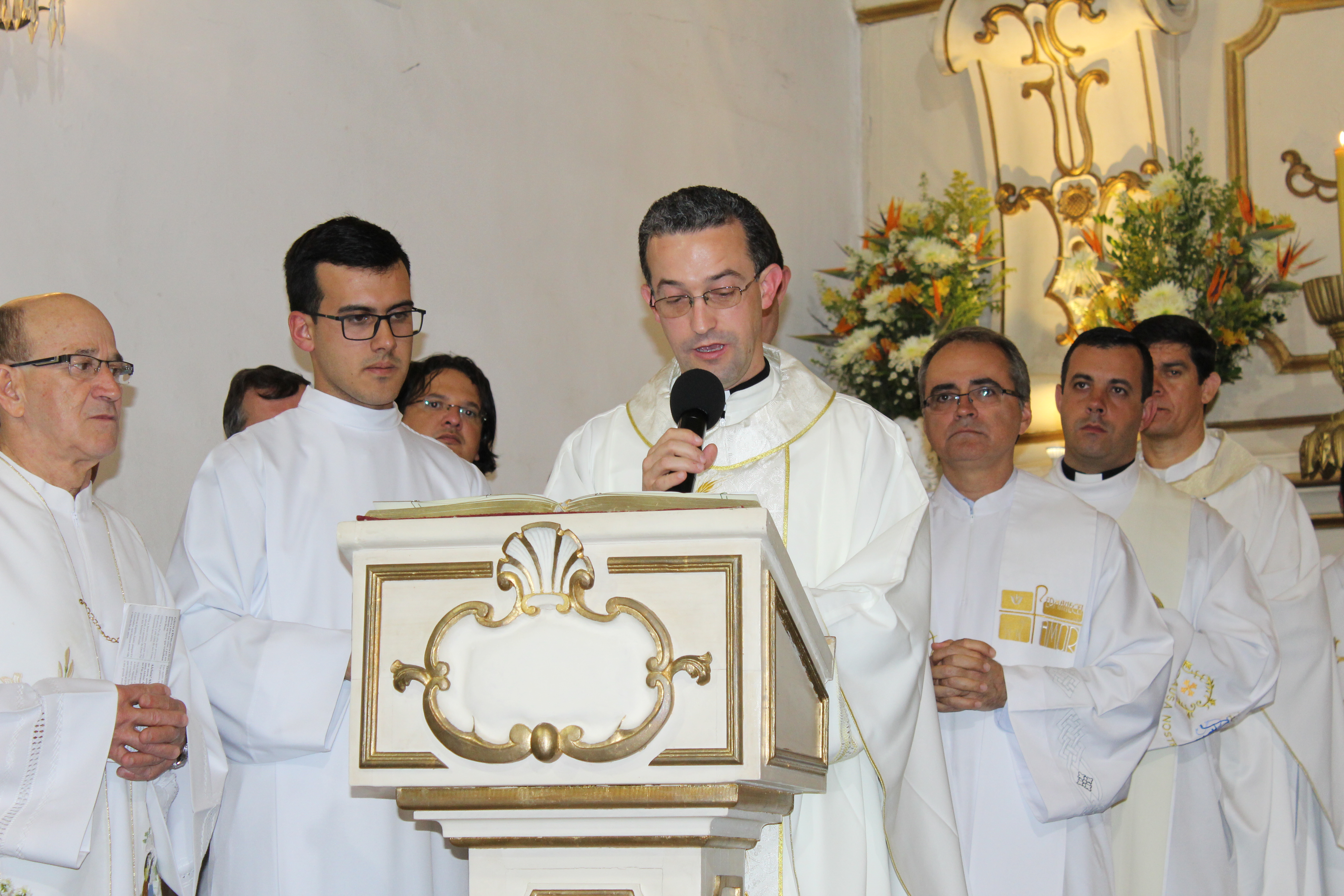 POSSE CANÔNICA DO NOVO PÁROCO DA PARÓQUIA NOSSA SENHORA DA PIEDADE, EM BARBACENA,