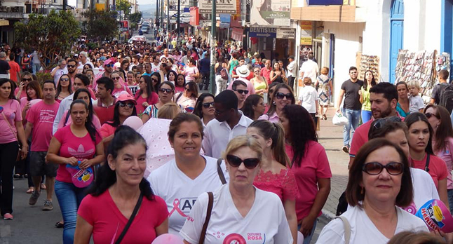 CAMINHADA E AÇÃO SOCIAL MARCAM ATIVIDADES DO OUTUBRO ROSA EM BARBACENA-MG