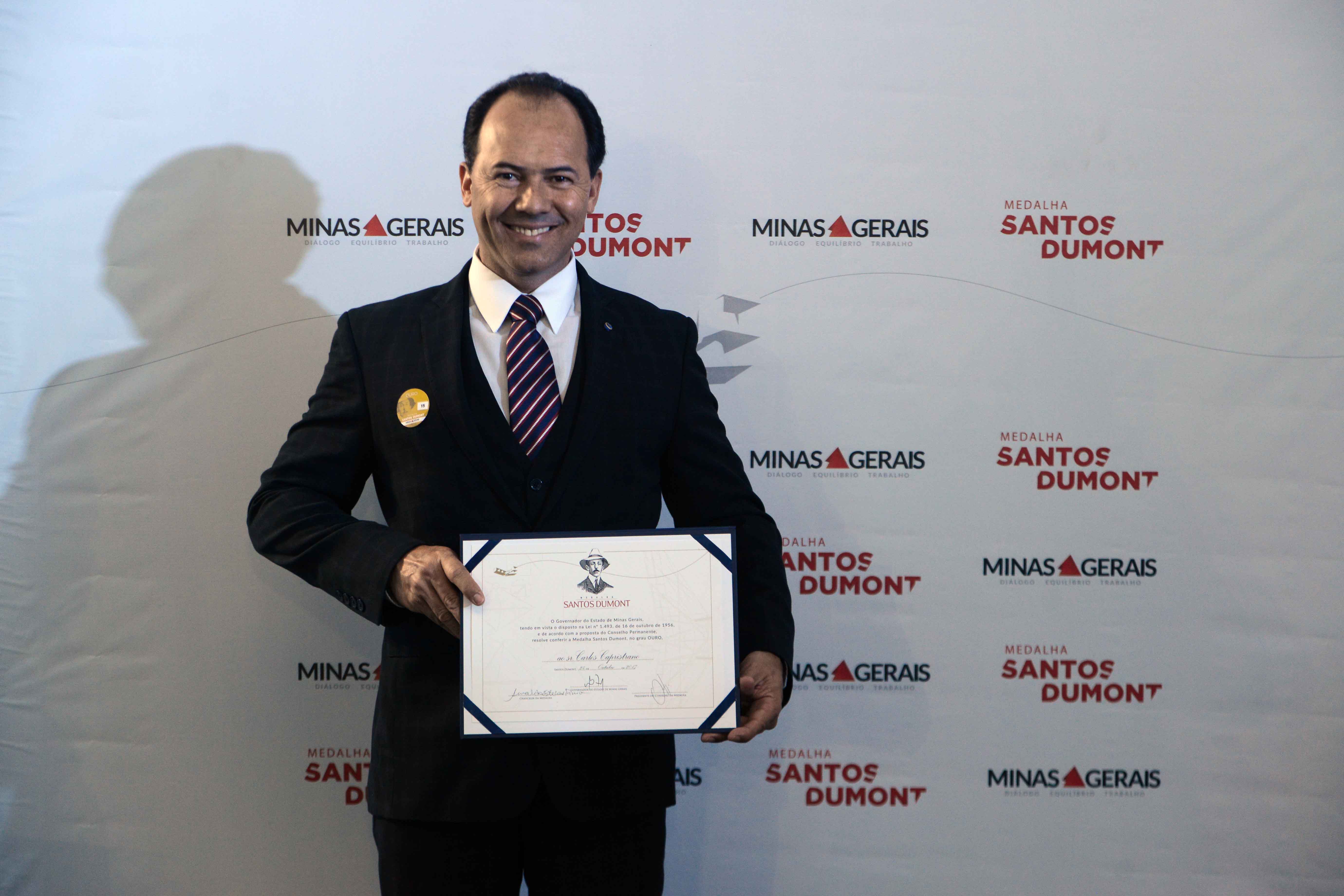 CHEFE DO 13° DEPARTAMENTO É HOMENAGEADO COM A MEDALHA SANTOS DUMONT