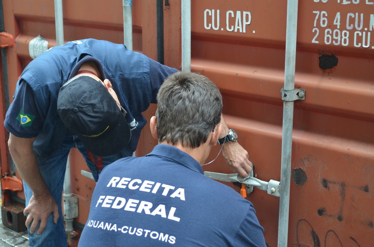 RECEITA FEDERAL REALIZA A MAIOR APREENSÃO DE COCAÍNA DO ANO NO PORTO DE SANTOS