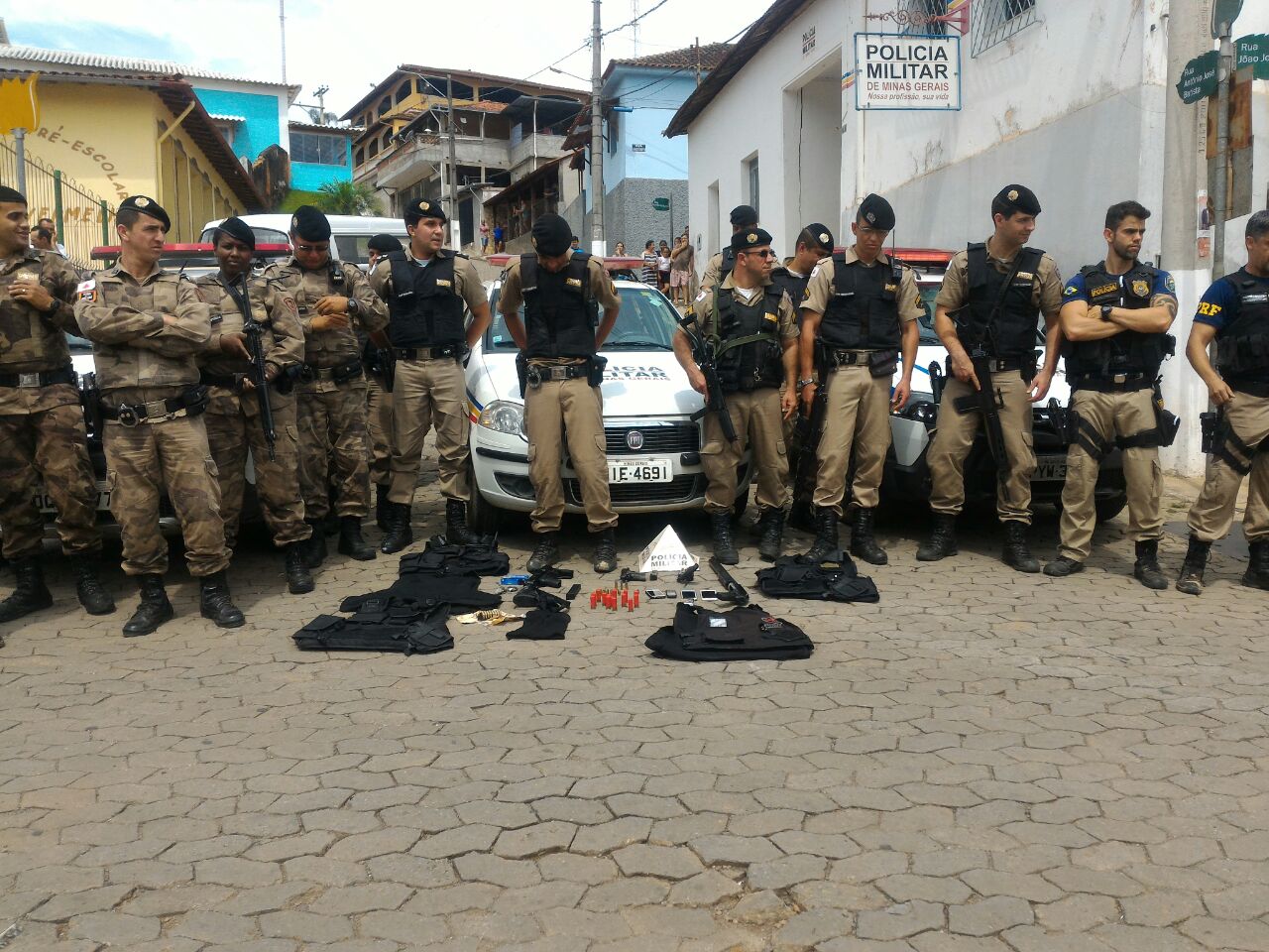 PRISÃO DE AUTORES DE ROUBO À CAMINHÃO DA SOUZA CRUZ NA BR-040