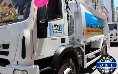 NOVOS CAMINHÕES DE COLETA DE LIXO SÃO APRESENTADOS À POPULAÇÃO DE BARBACENA
