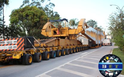 CARGA COM TRANSFORMADOR DE 102 TONELADAS PAROU A BR-265 EM BARBACENA
