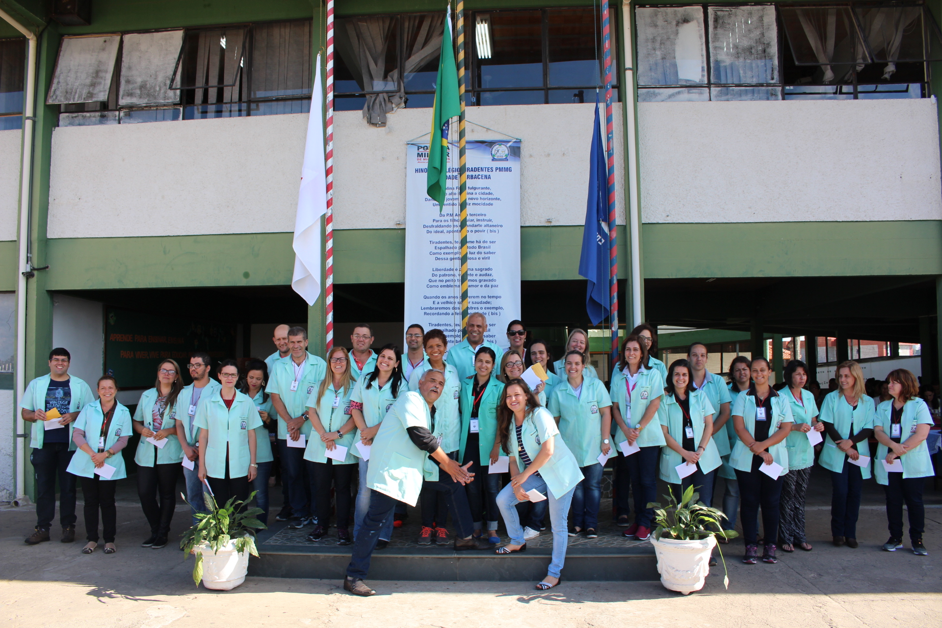 COLÉGIO TIRADENTES DA POLÍCIA MILITAR EM BARBACENA PRESTA HOMENAGEM AOS PROFESSORES PELA PASSAGEM DO SEU DIA