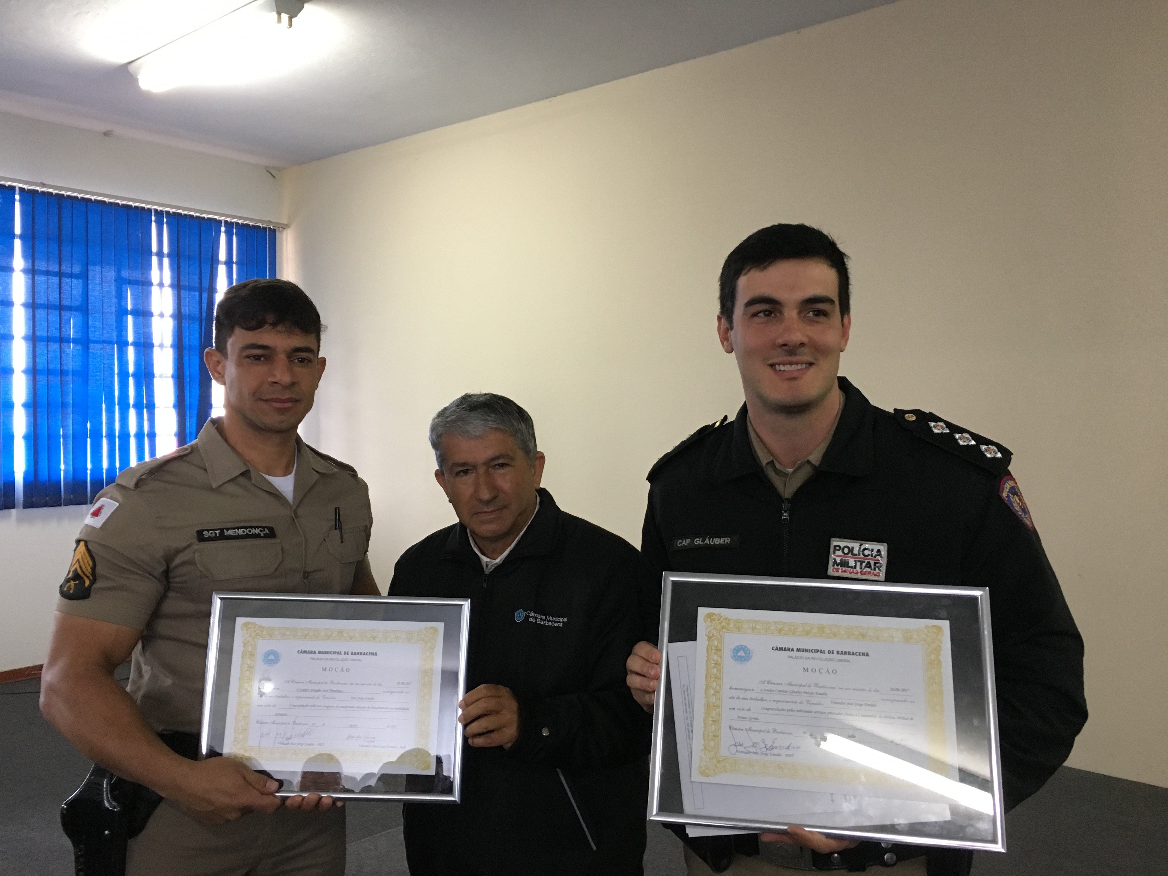 MILITARES DE BARBACENA RECEBEM HOMENAGEM DA CÂMARA MUNICIPAL