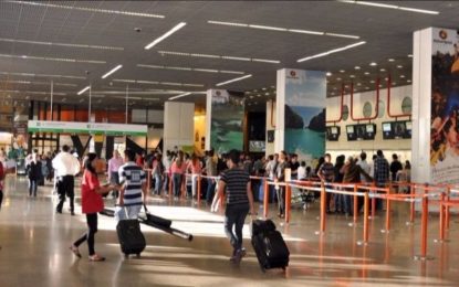 COM O INÍCIO DO HORÁRIO DE VERÃO, PASSAGEIROS DEVEM FICAR ATENTOS AO HORÁRIO DE VIAGENS DE ÔNIBUS E AVIÃO