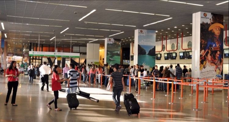 COM O INÍCIO DO HORÁRIO DE VERÃO, PASSAGEIROS DEVEM FICAR ATENTOS AO HORÁRIO DE VIAGENS DE ÔNIBUS E AVIÃO