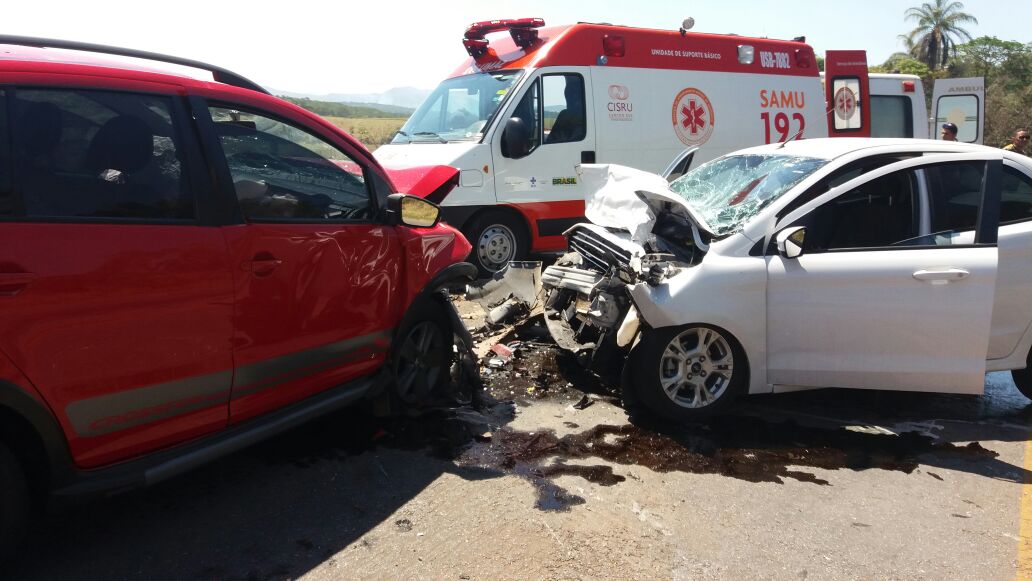 COLISÃO FRONTAL DEIXA 3 FERIDOS NA MG-129 PRÓXIMO A OURO BRANCO