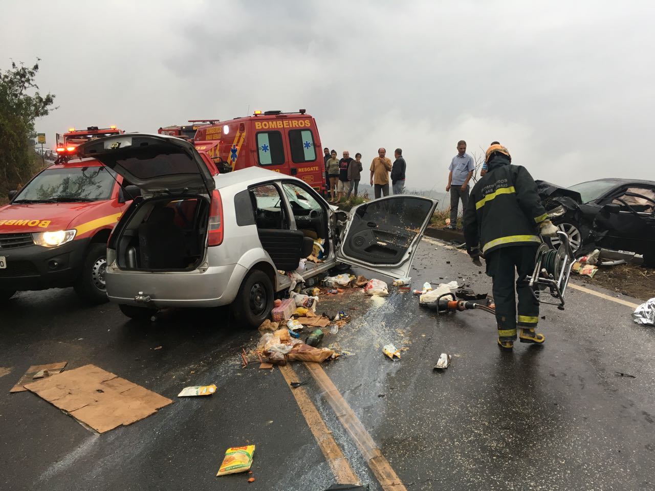 COLISÃO FRONTAL DEIXA VÍTIMA FATAL  E 6 FERIDOS NA MG-129/SERRA DE OURO BRANCO