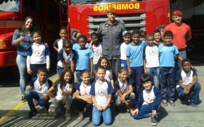 BOMBEIROS RECEBEM VISITA DE ALUNOS DA ESCOLA ESTADUAL PADRE MESTRE CORREIA