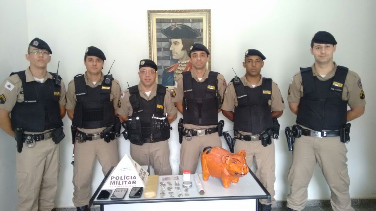 TRÁFICO DE DROGAS  NO BAIRRO CÓRREGO DO OURO EM SANTOS DUMONT-MG