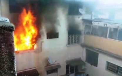 POLICIAIS MILITARES SALVAM A VIDA DE HOMEM DE 61 ANOS EM INCÊNDIO