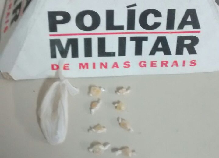 MENOR É APREENDIDO COM OITO PEDRAS DE CRACK NO BAIRRO GROGOTÓ